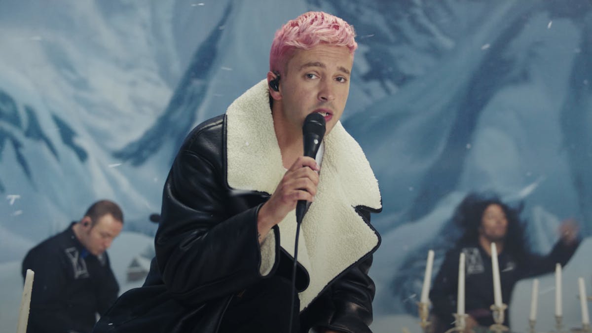 Watch twenty one pilots' Shy Away video from their mindblowing May