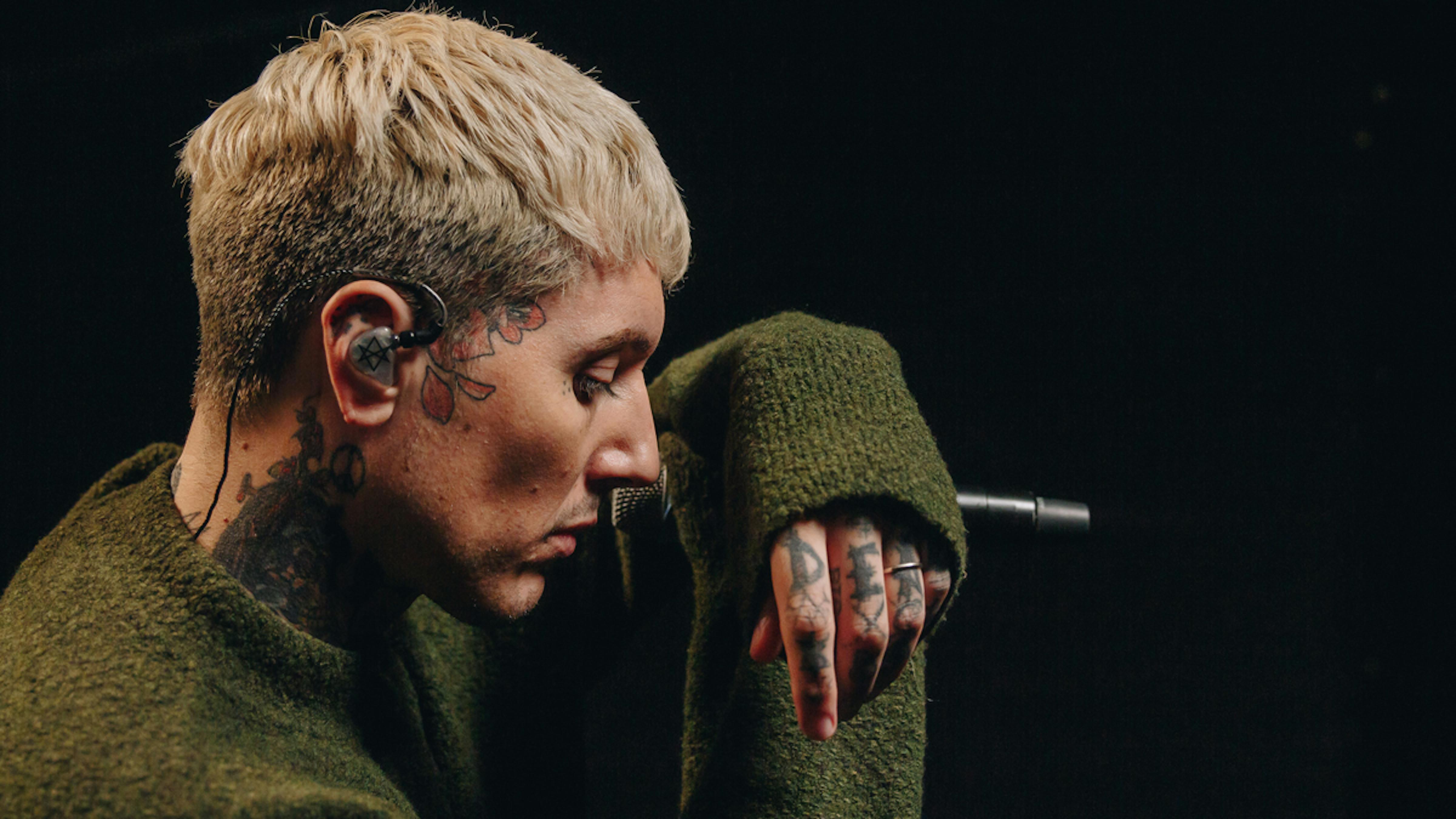 Oli Sykes BMTH VEVO London ?auto=compress&fit=crop&w=4800&h=2700