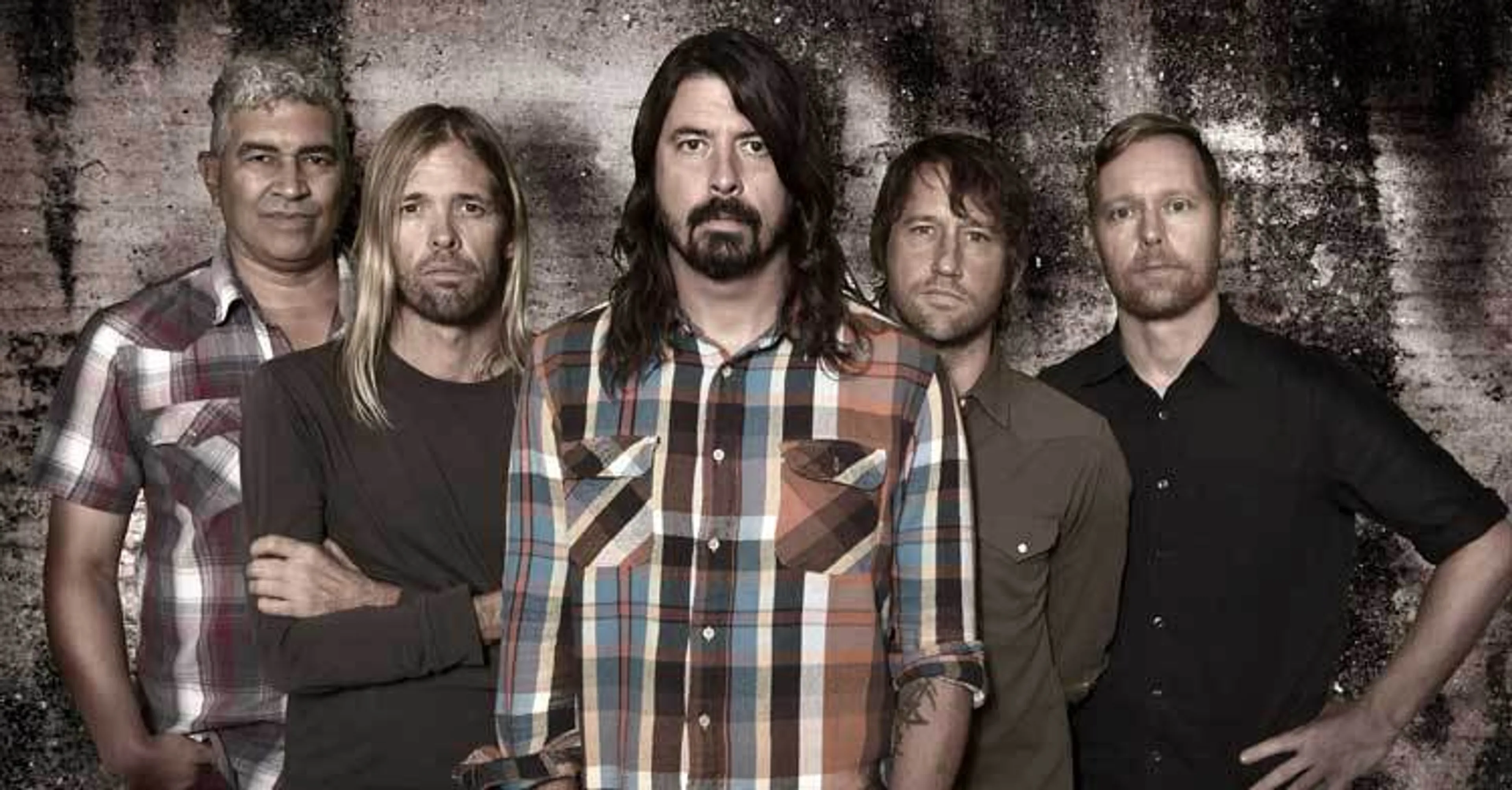 Foo Fighters Suffer Curtain Fail