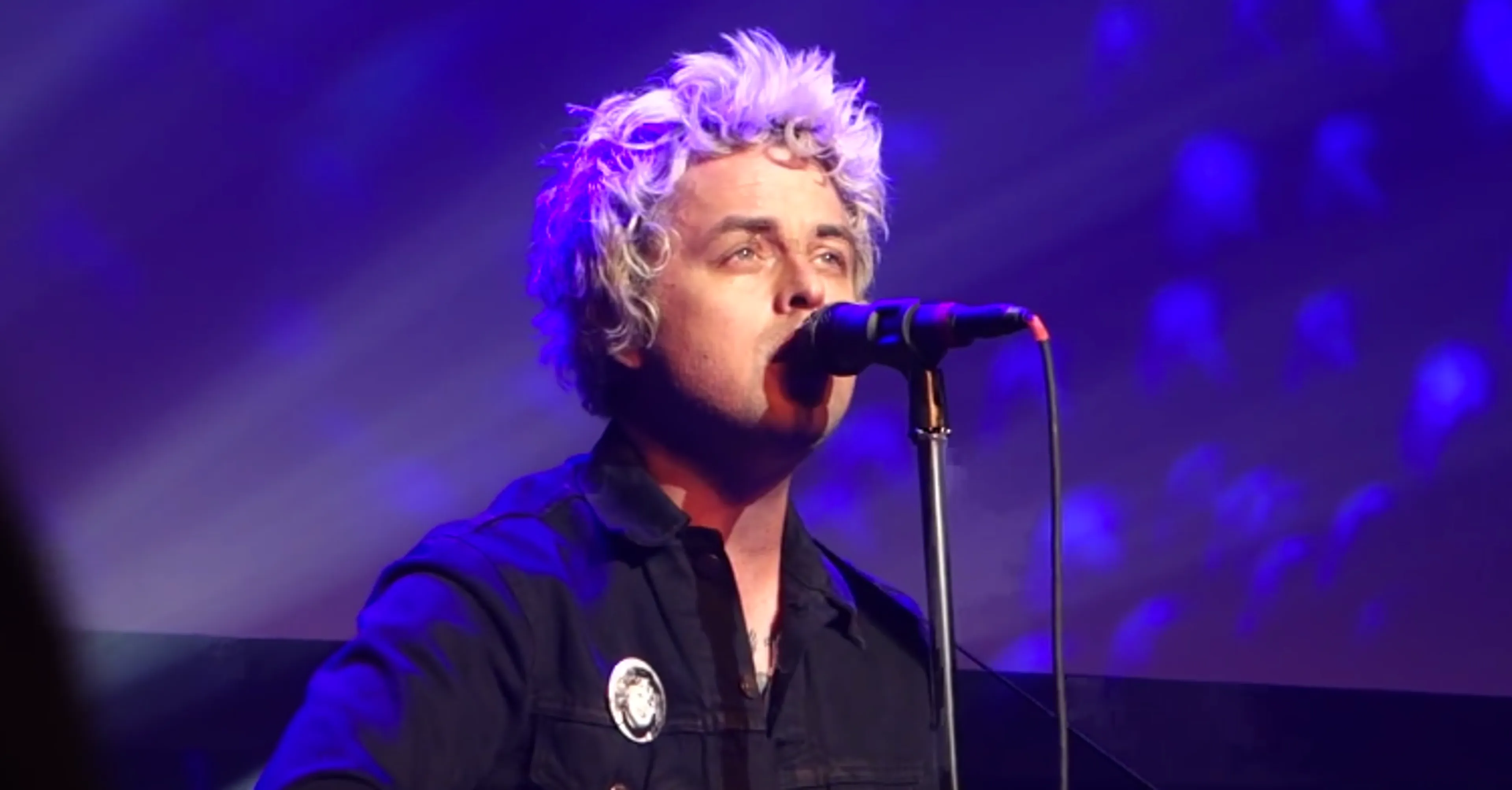 Billie Joe Armstrong Performs With Joan Jett