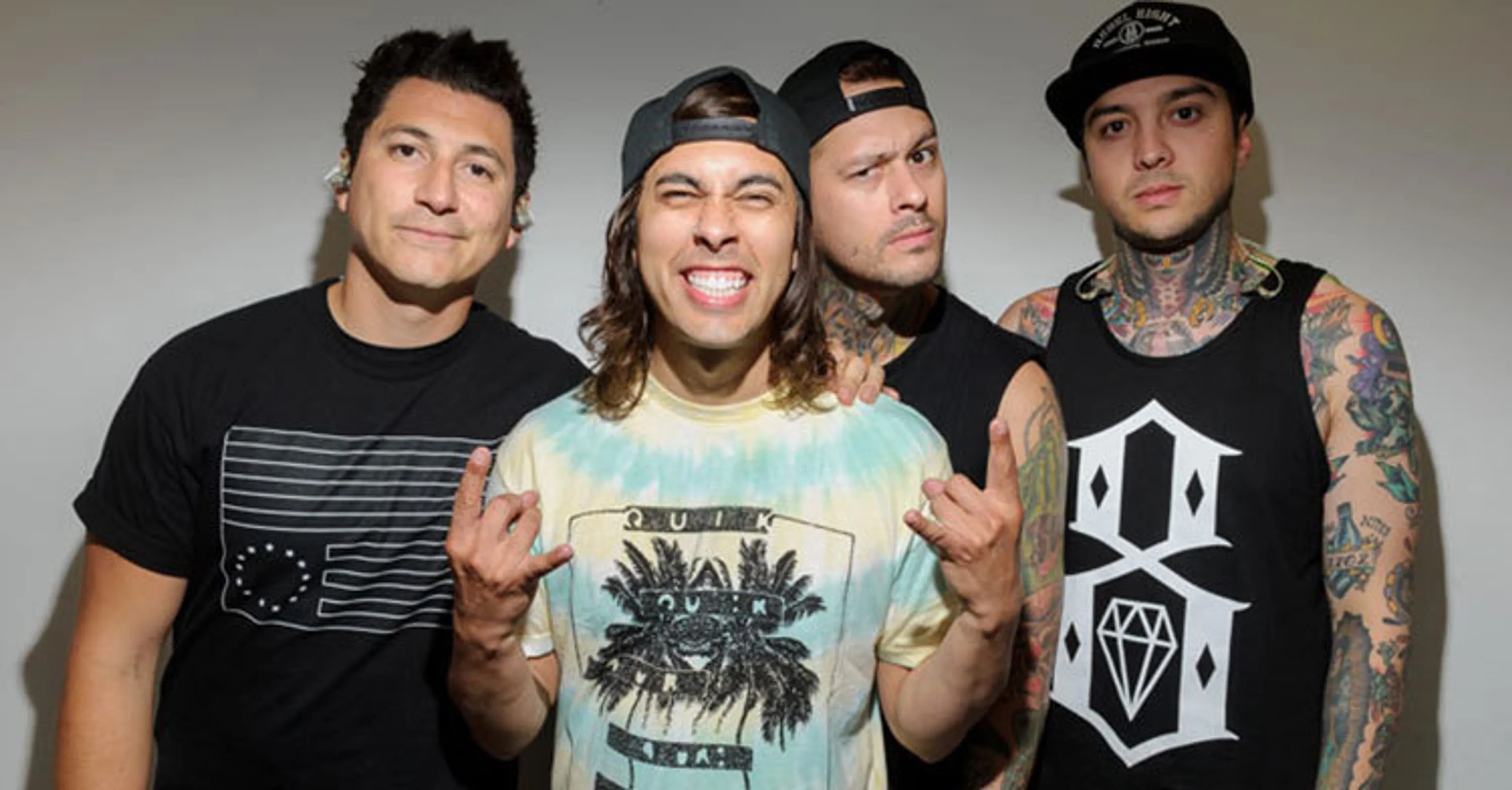 11 Awesome Shots Of Pierce The Veil’s hmv Instore