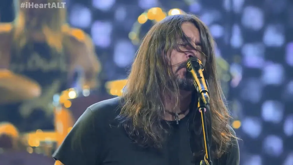 Foo Fighters i Heart ALT live performance header