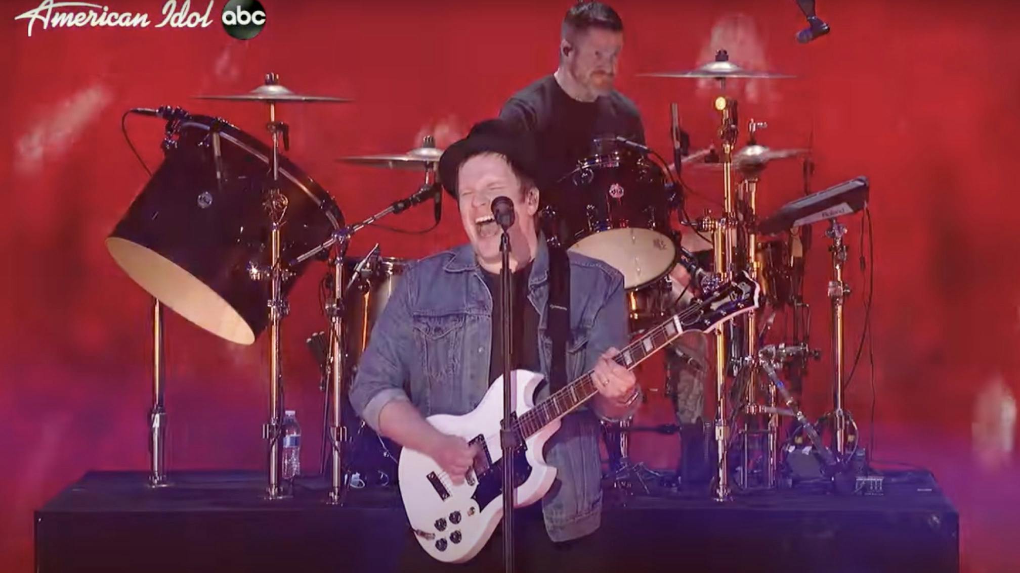 Fall Out Boy perform My Songs Know What You Did In The Dark during American Idol finale