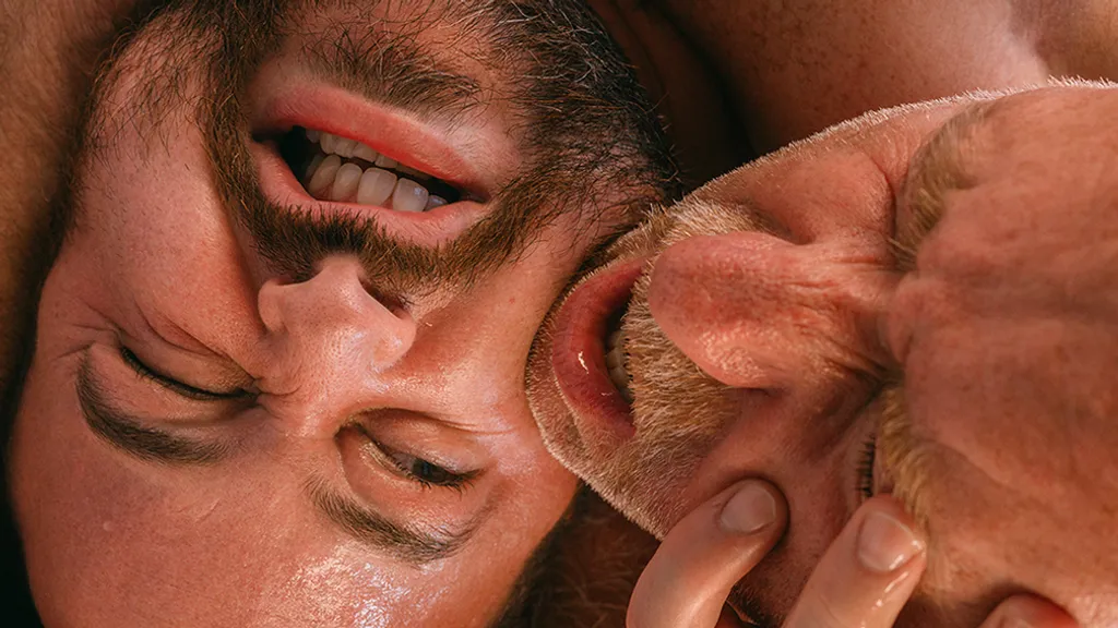 MAN ON MAN WEB SLEEVE