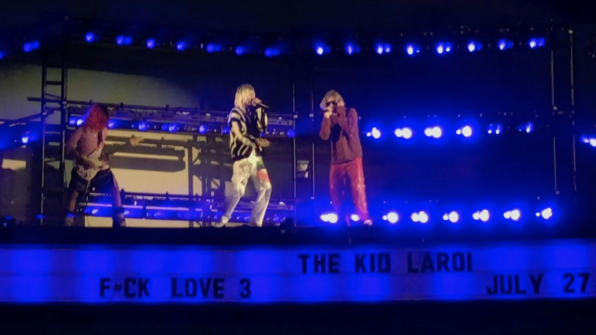 Watch Machine Gun Kelly perform on top of the Hollywood Palladium with The Kid LAROI