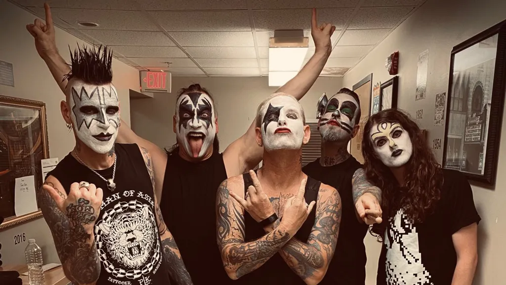 COREY KISS MAKE UP HEADER