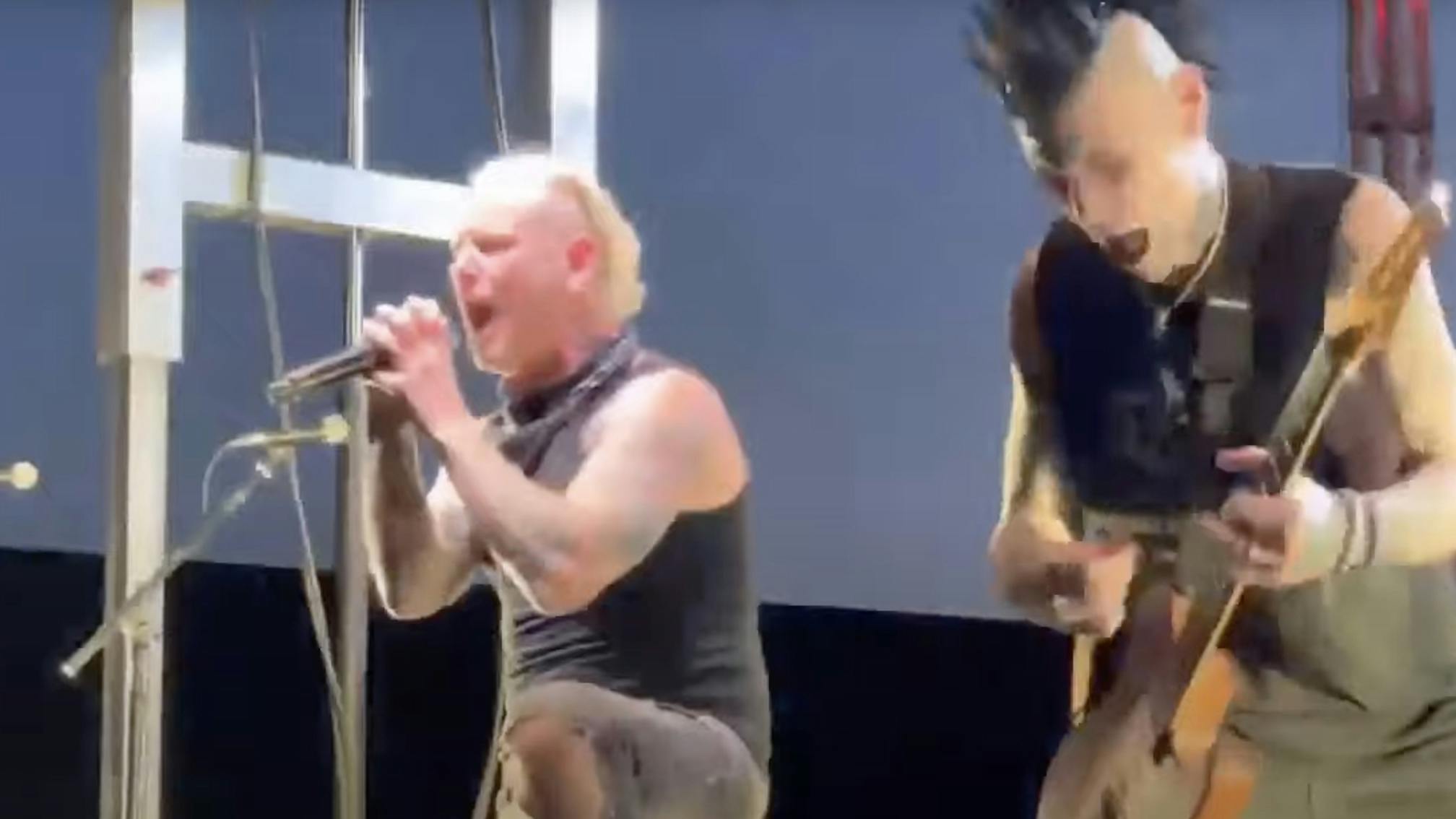 Maskless Corey Taylor performs Slipknot's Wait And Bleed at solo show for first time