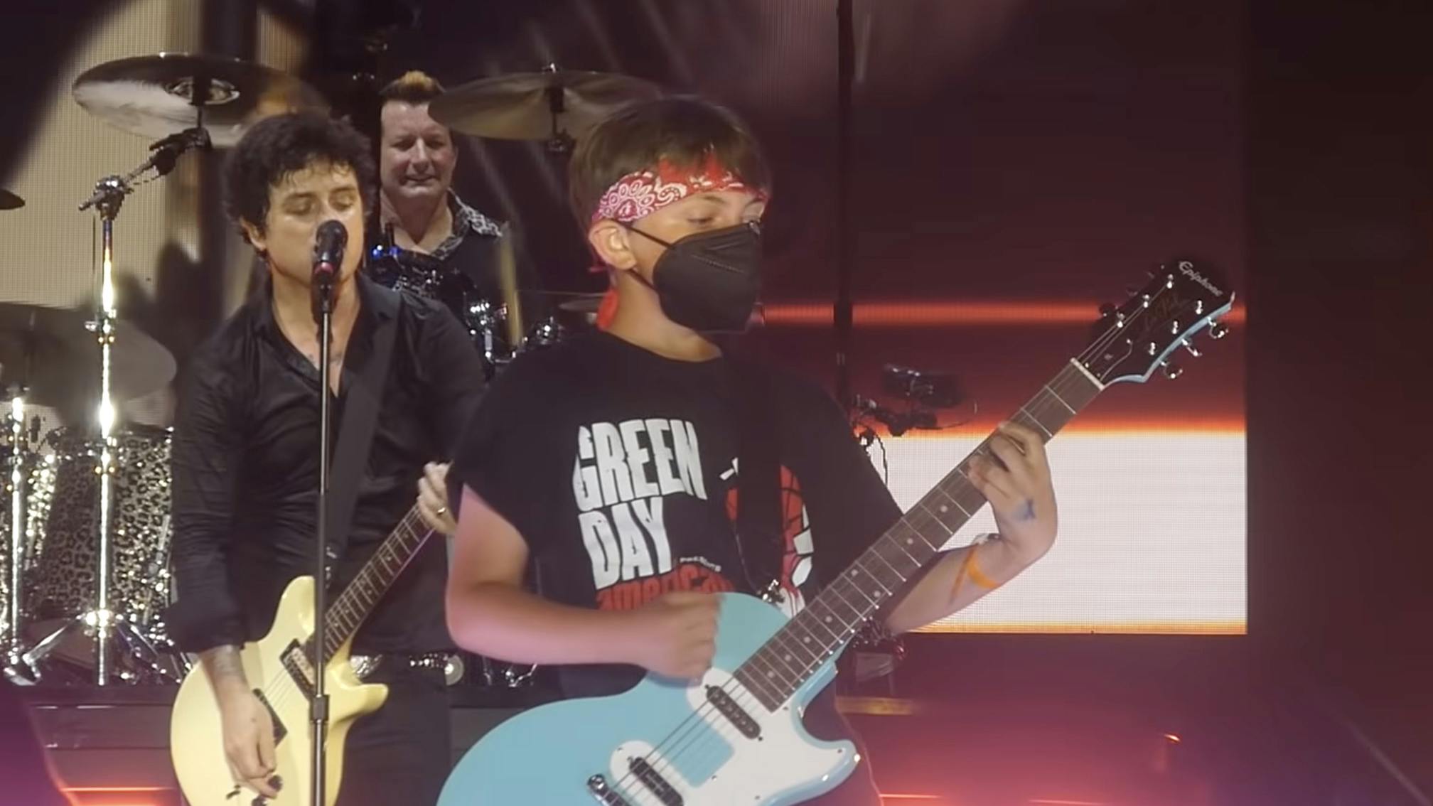 11-year-old rocks out on guitar with Green Day at Hella Mega Tour