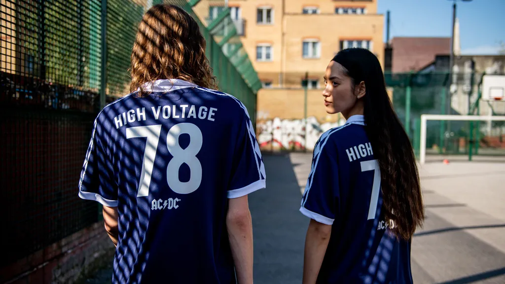 ［UMBRO］DC Shoot To Thrill: Umbro collab with AC/DC on 1978 Scotland