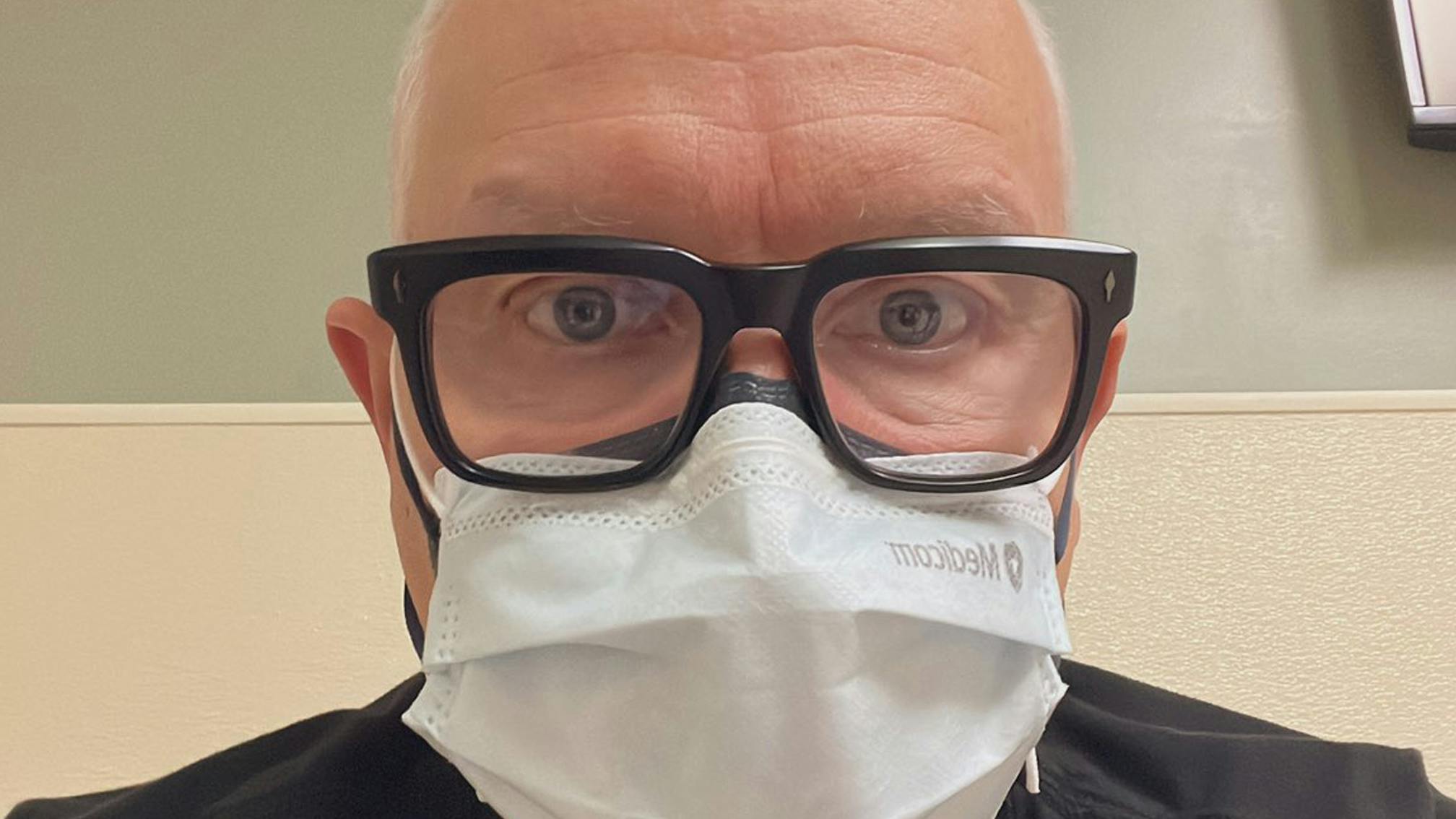 blink-182's Mark Hoppus has surgery to remove chemotherapy port