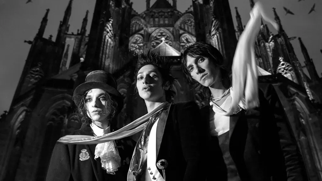 PALAYE ROYALE SLEEVE 2022