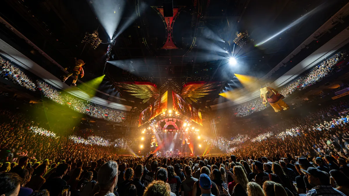 See the setlist and photos from the first night of… Kerrang!