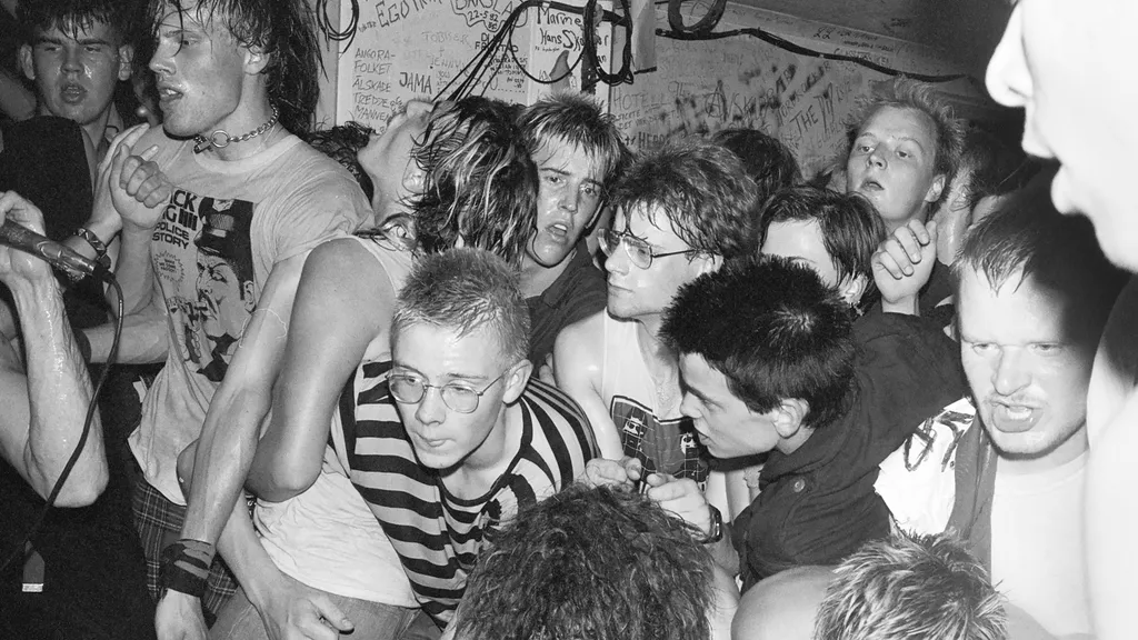 Black Flag crowd 1984 credit Jan Jutila