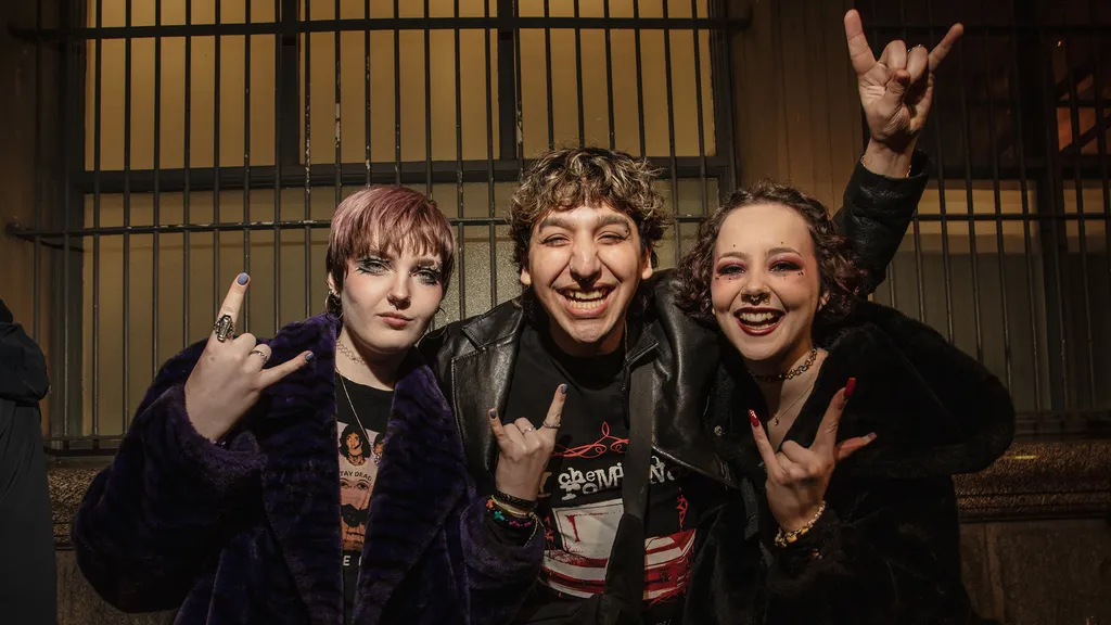 BMTH Fans Manchester Chris Bethell 2024