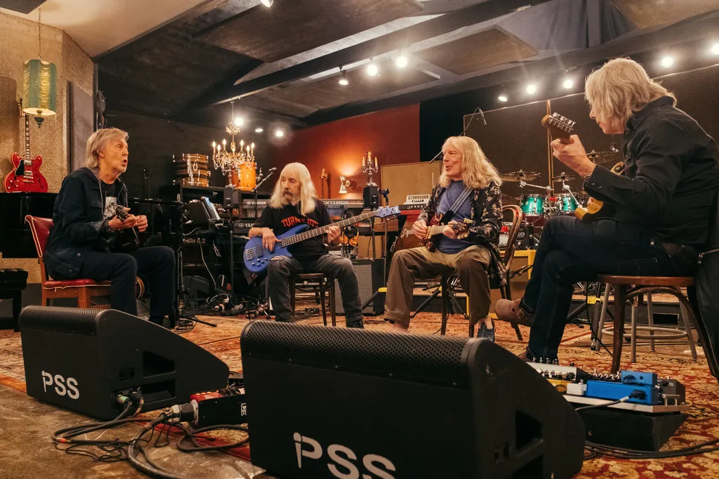 SPINAL TAP 02327 R 2000x1333 thumbnail