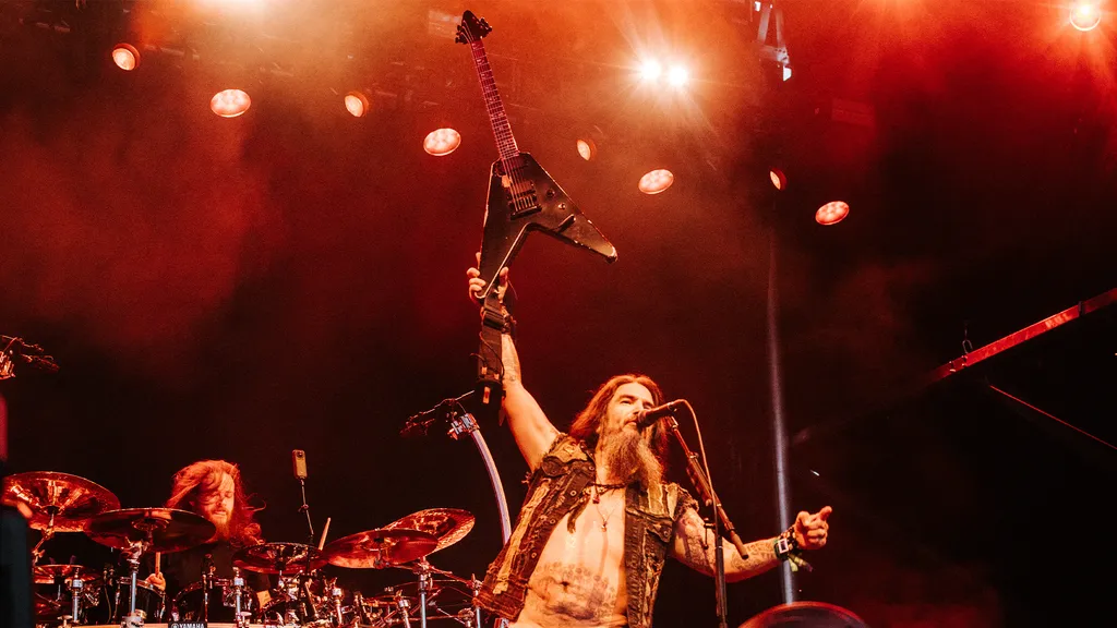 Machine head louder than life Lexie Alley