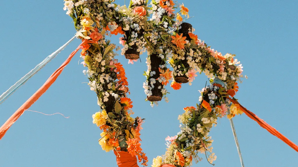 The devil wears prada flowers artwork header