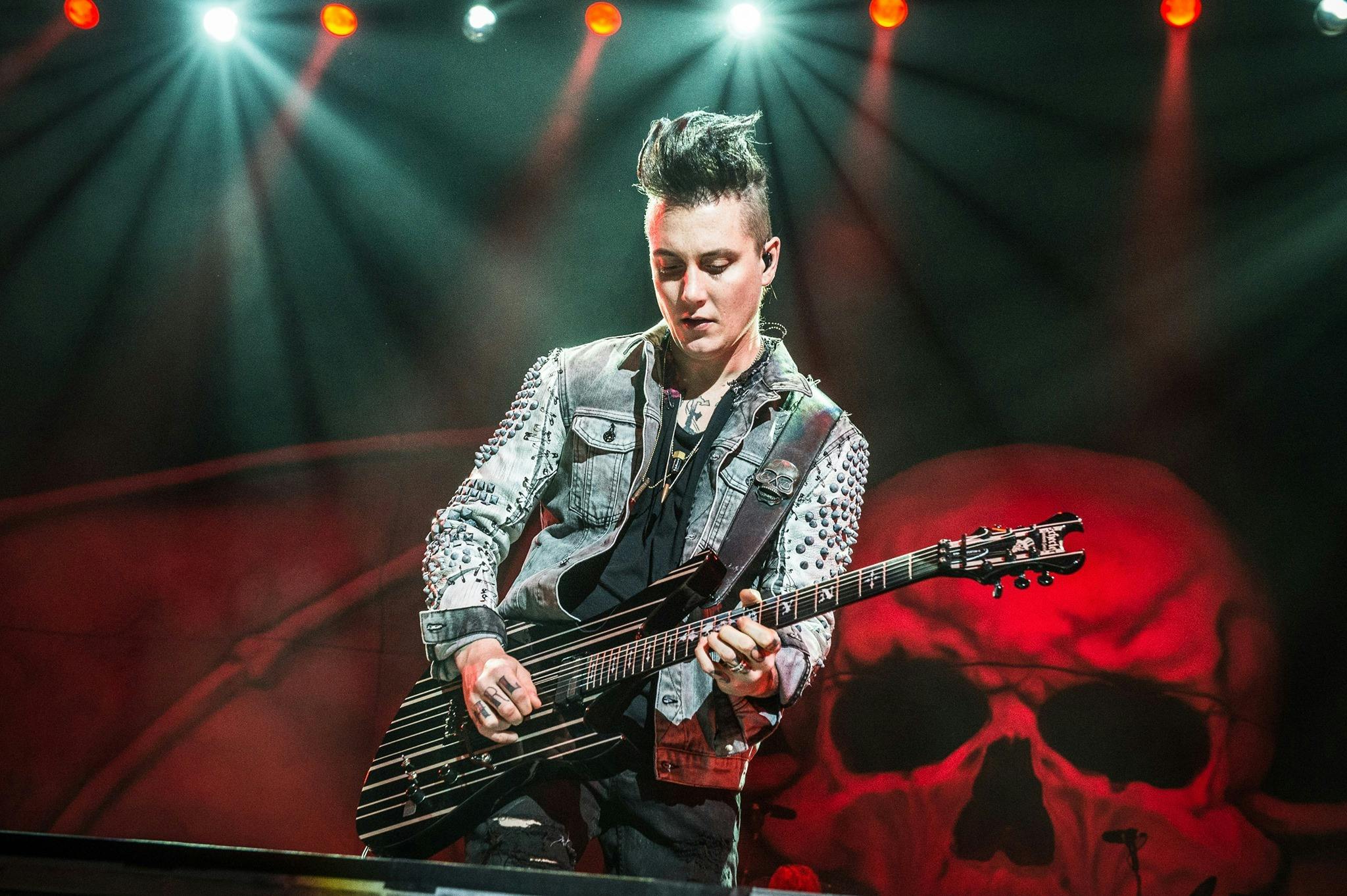 Synyster Gates Launches Online Guitar School And Community