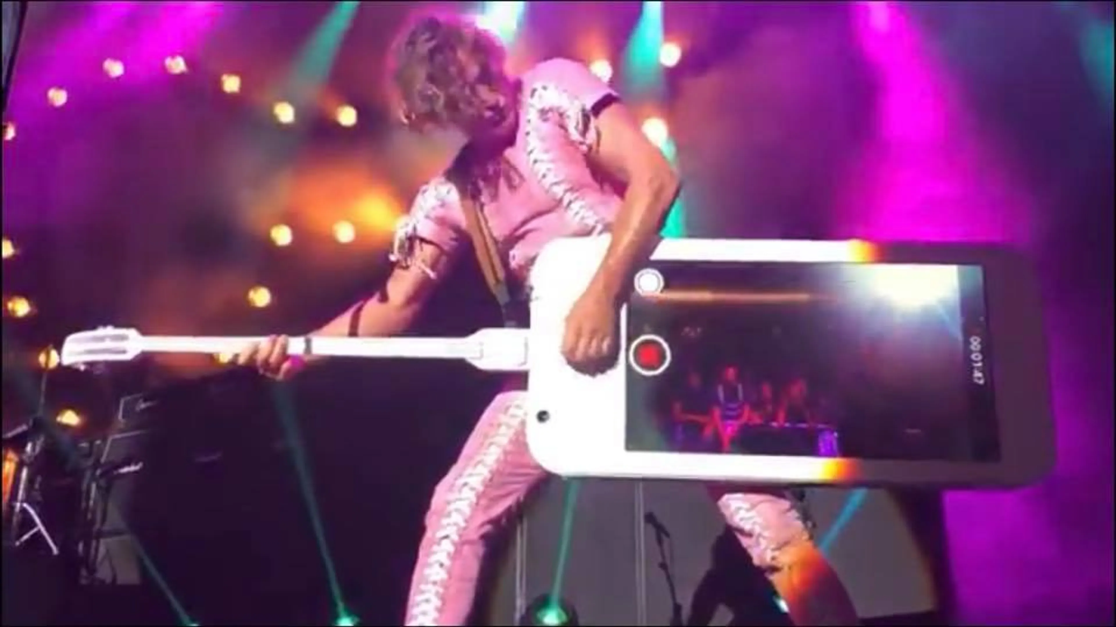 Have A Look At This Danish Bass Player's iPhone Bass