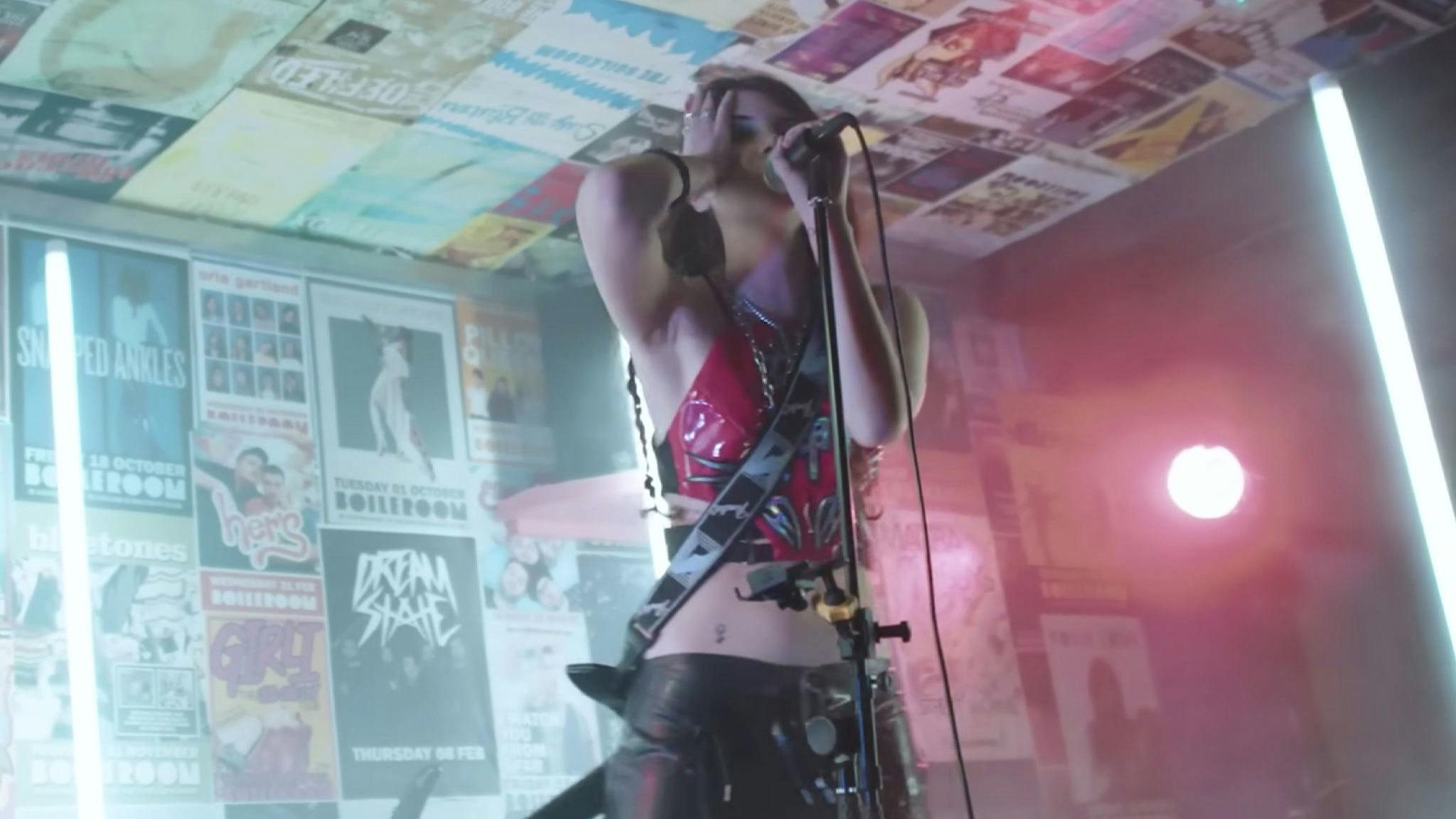 AlienBlaze unveils Romantically Dead live video