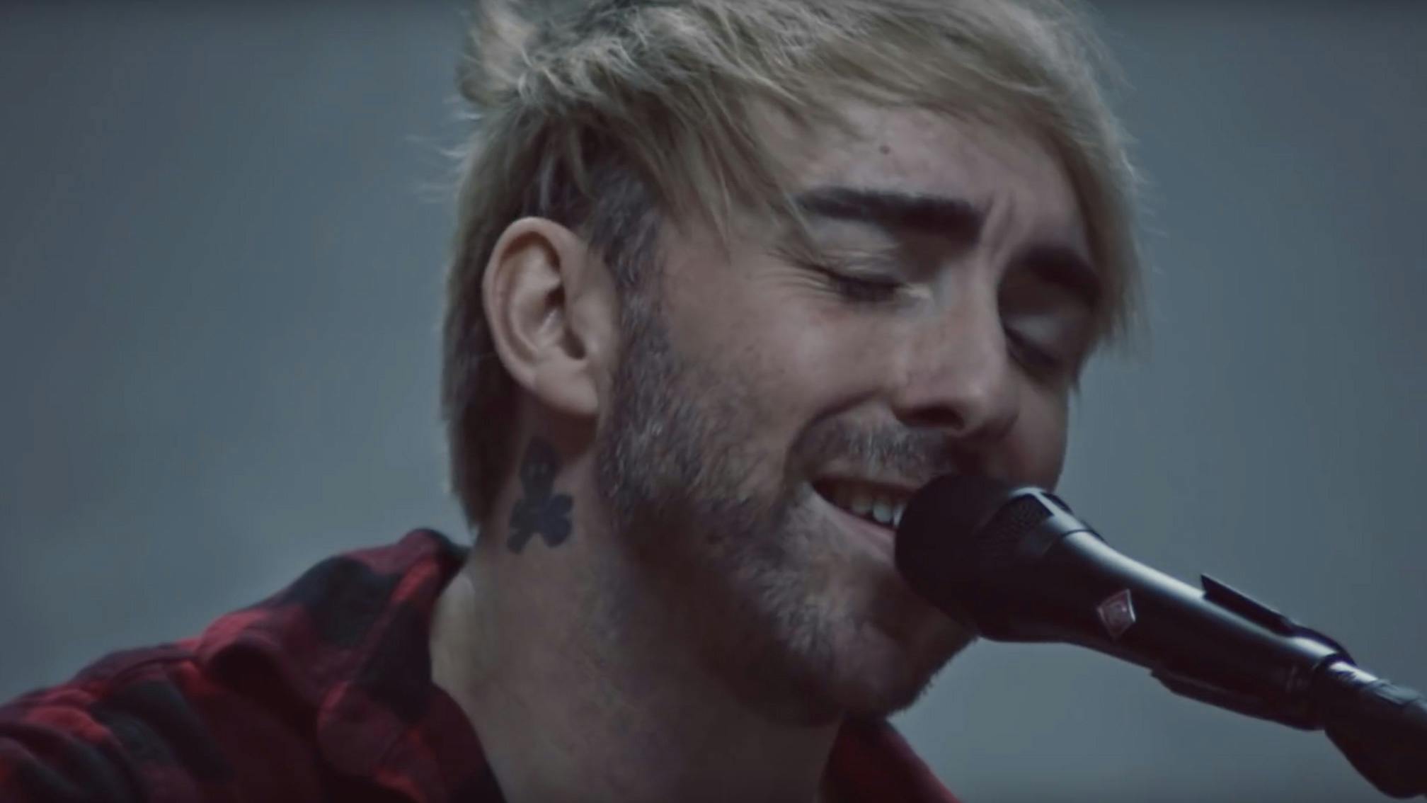 Watch All Time Low's Beautiful New Acoustic Performance Of Dark Side Of Your Room