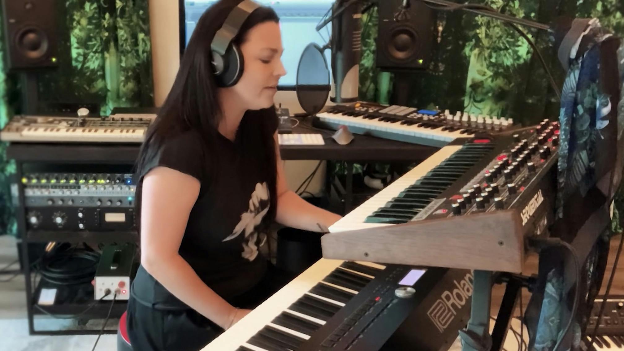 Watch Evanescence's Amy Lee Cover Cruel Summer By Bananarama