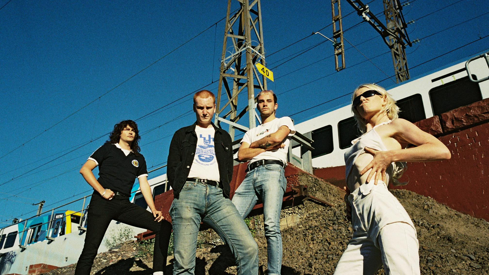 Amyl And The Sniffers announce 2022 U.S. headline tour