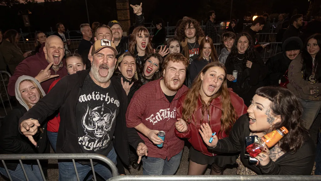 Amyl Fans Chris Bethell 2025 8