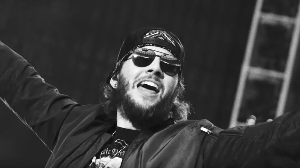 9 Things We Learned From M. Shadows' Latest Reddit AMA