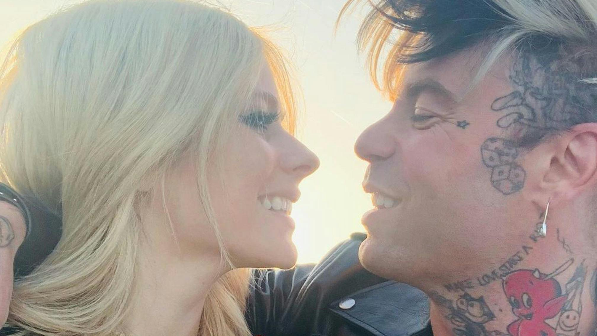 Avril Lavigne and MOD SUN get engaged in Paris: “It felt like time stood still”