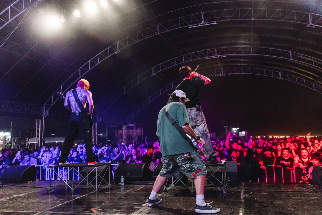 BOMB AT TRACK ROCK ALARM 20262