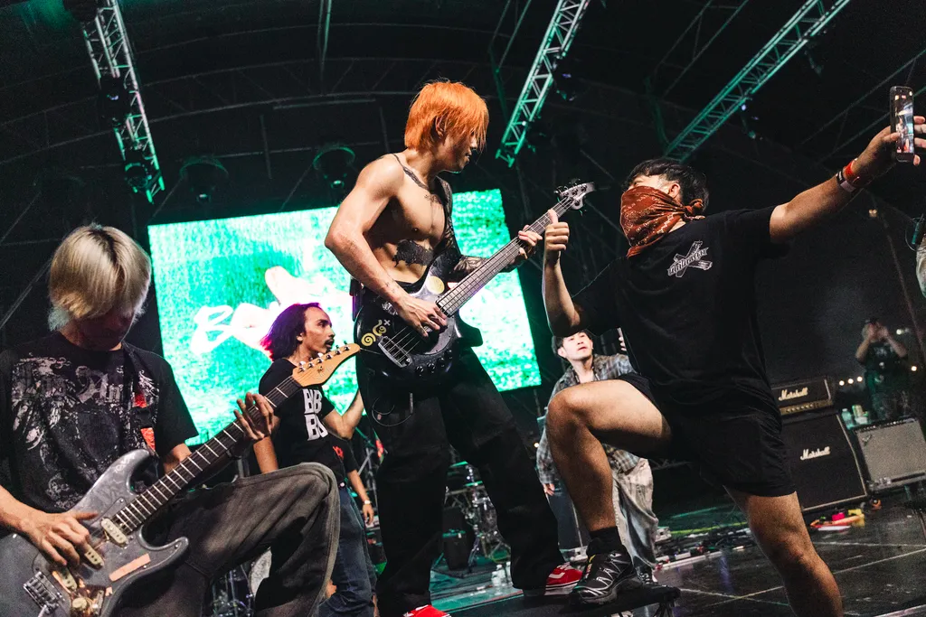 BOMB AT TRACK ROCK ALARM 20264