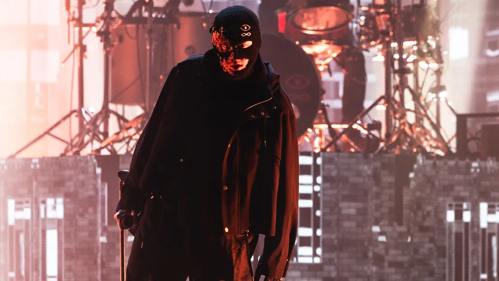 Bad Omens frontman Noah Sebastian performing live at Mayhem Fest in 2024