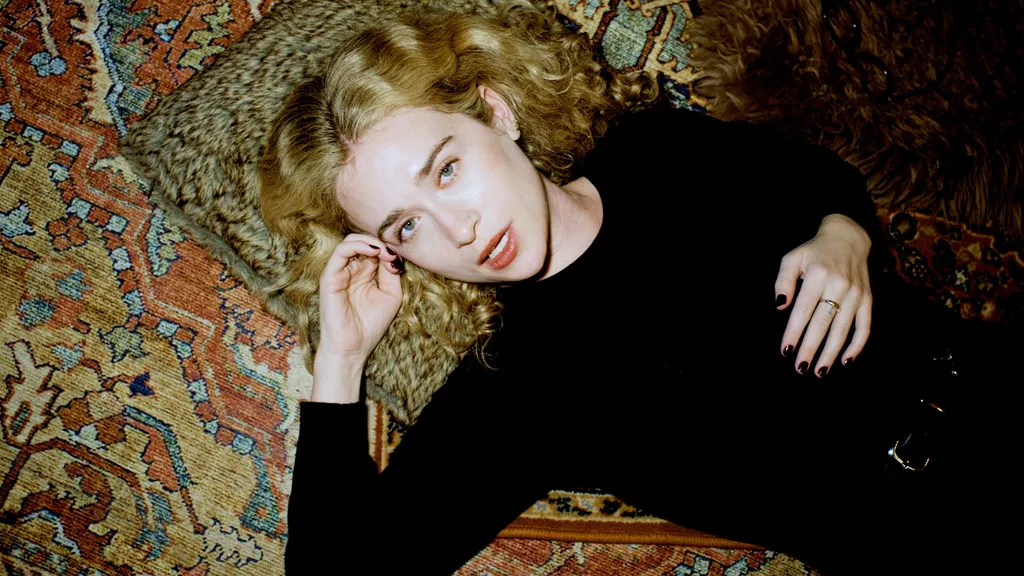 A photo of the musical artist Blondshell, real name Sabrina Teitelbaum