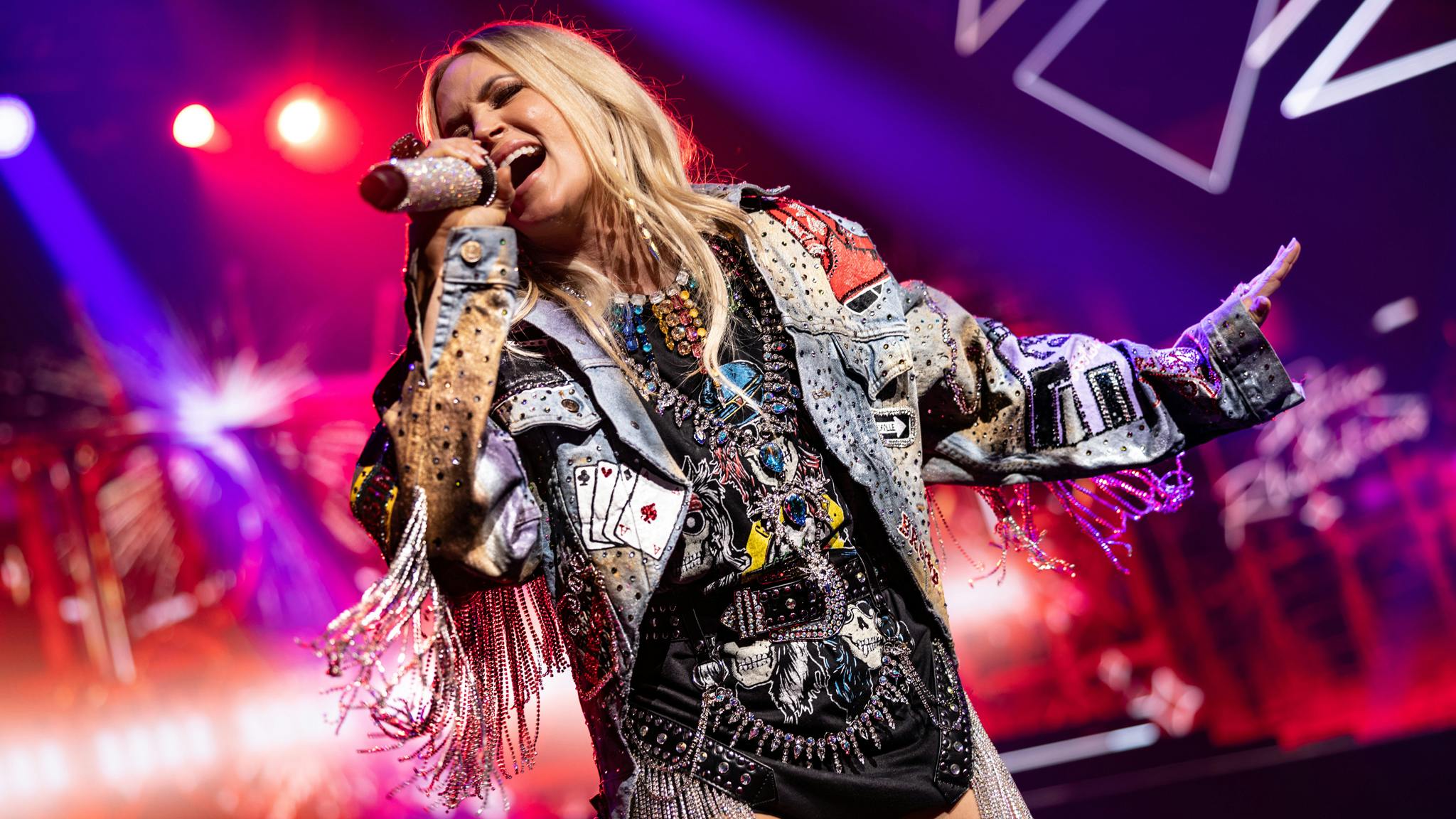 Carrie Underwood, Alice In Chains and more to support Guns N’ Roses