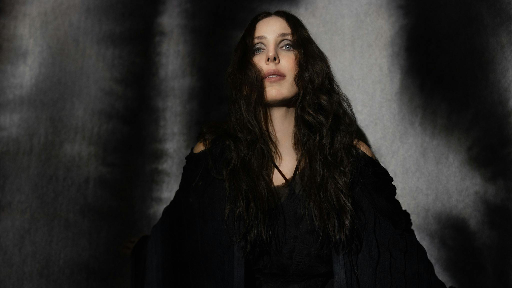 Chelsea Wolfe signs to Loma Vista, shares new single Dusk