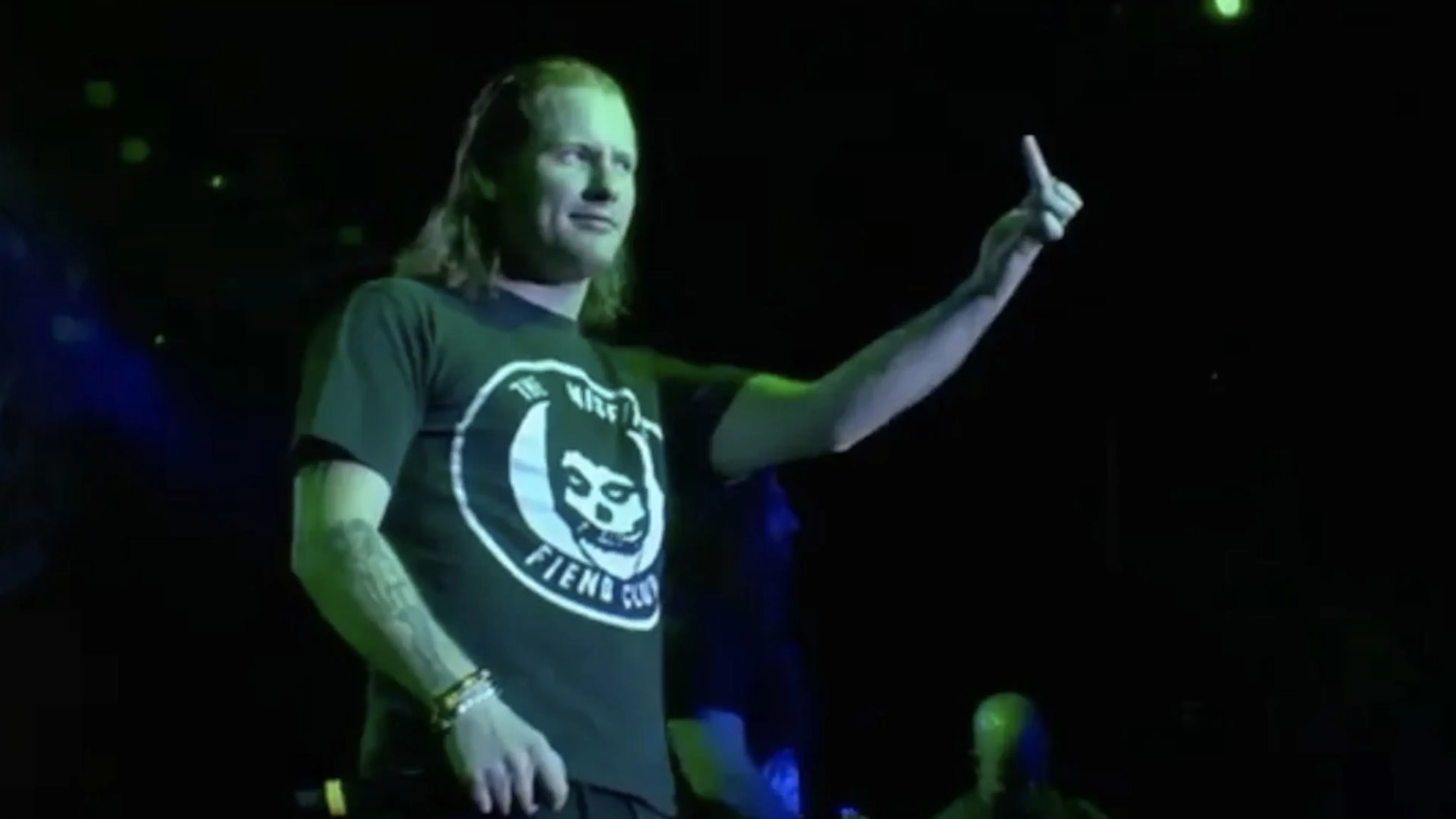 See unmasked Corey Taylor, Paul Gray and Joey Jordison play (sic) at 2005 Roadrunner United show