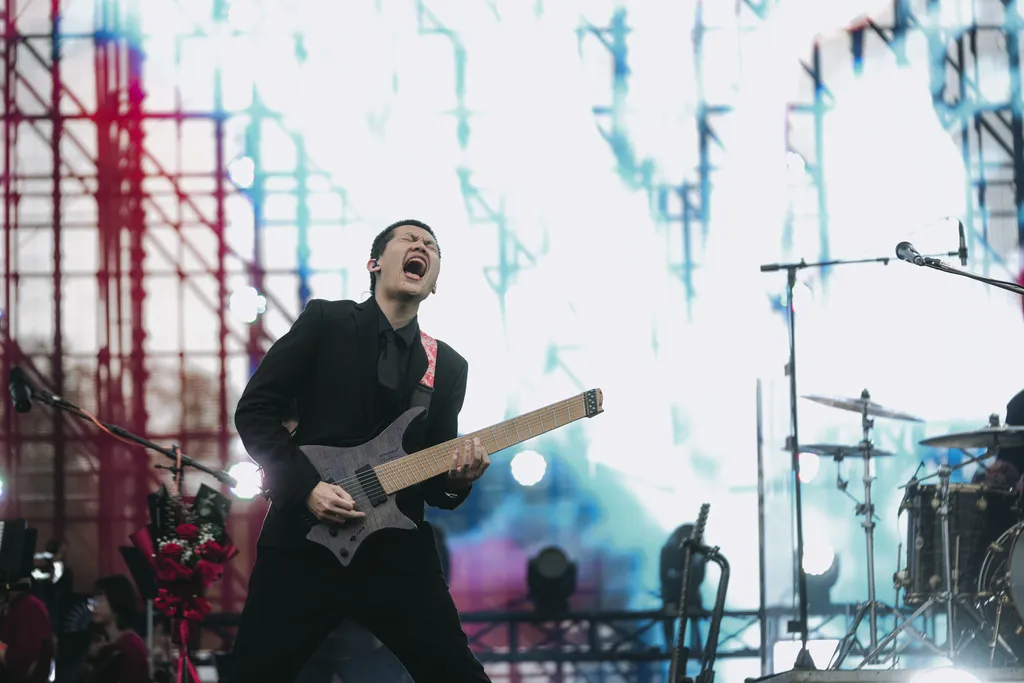 DEFYING DECAY ROCK ALARM 20263