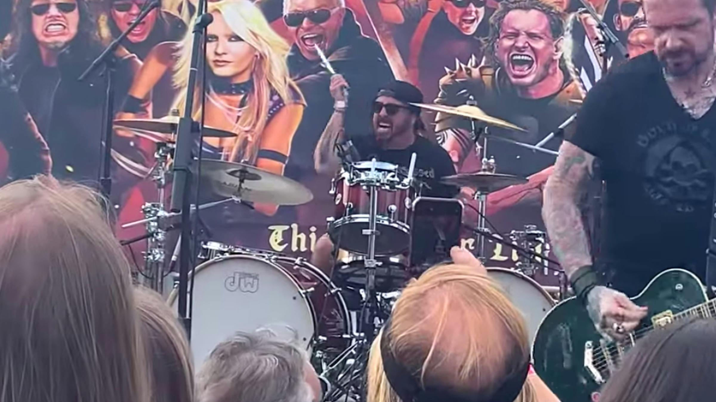 Watch Dave Grohl Drumming On Motörhead And Thin Lizzy Classics At Dio Tribute Show