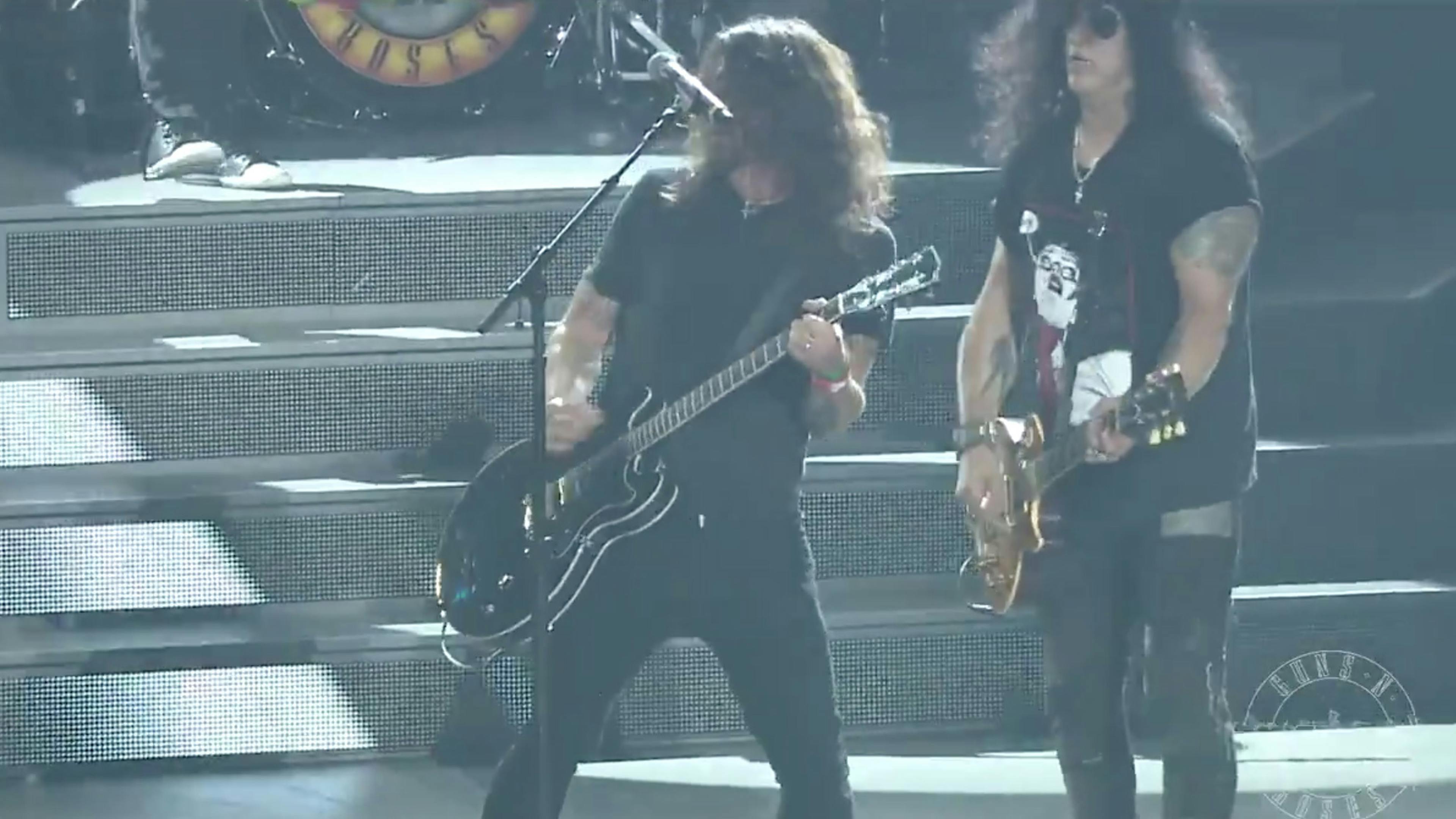Watch Dave Grohl Perform Paradise City With Guns N' Roses