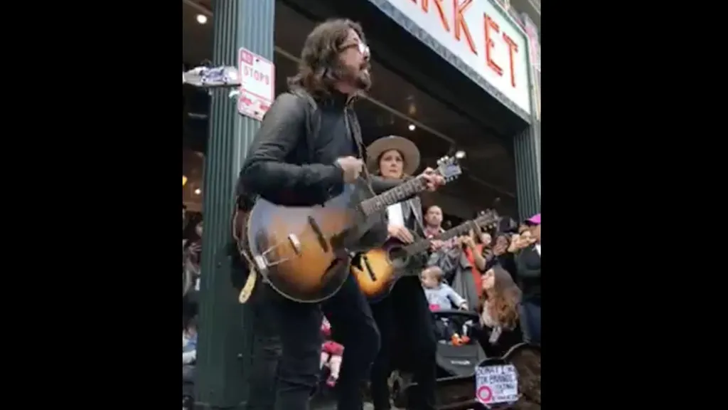 Dave Grohl Busking With Brandi Carlile