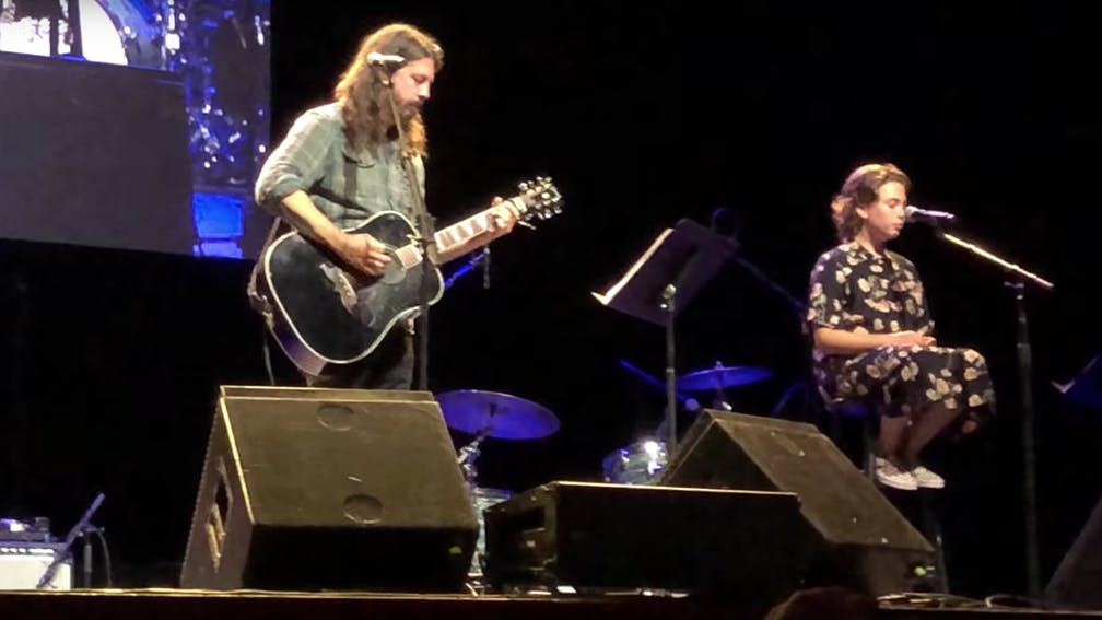 Watch Dave Grohl Cover Adele Onstage With His Daughter