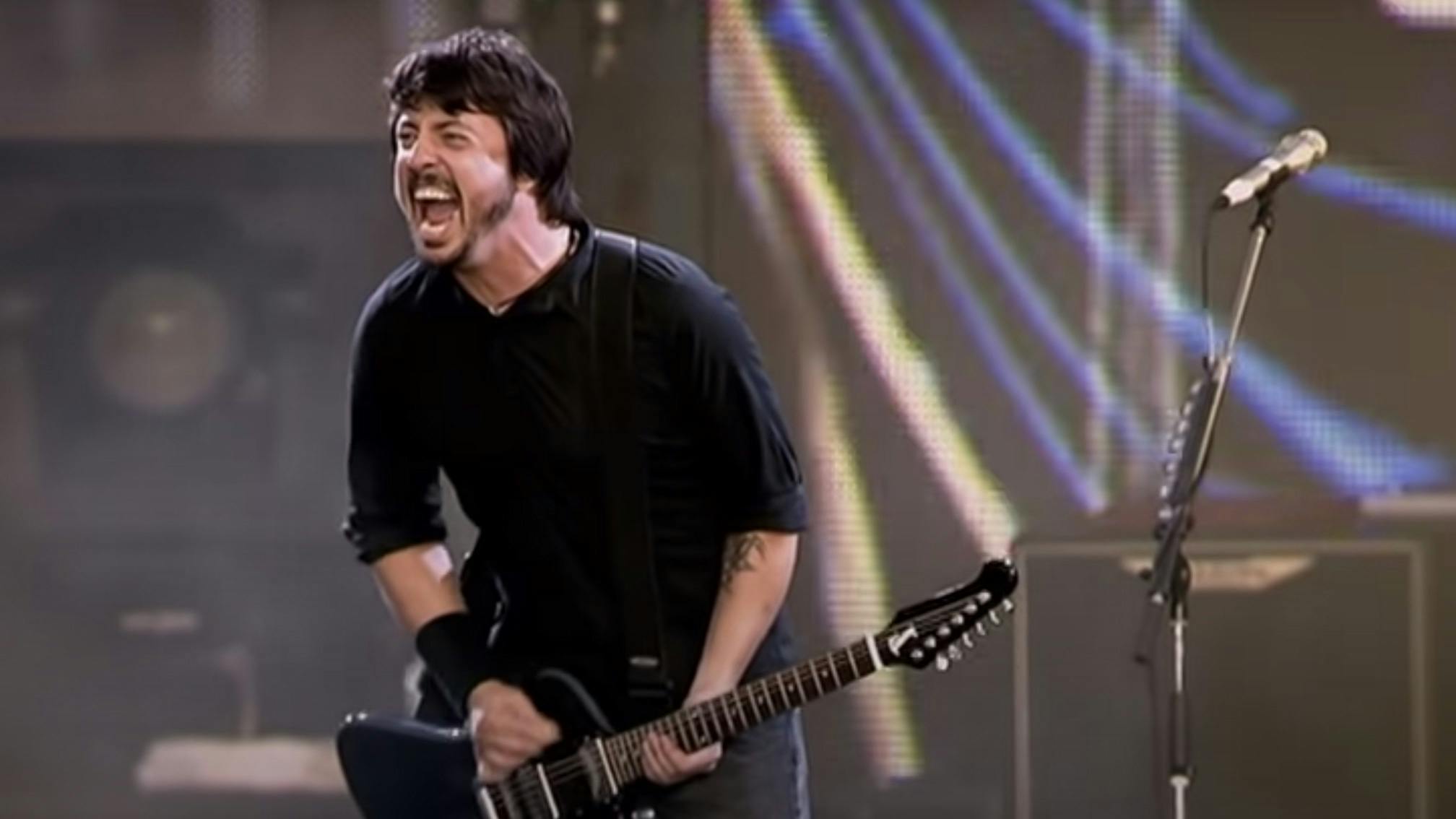 Foo Fighters Share Full Stream Of Their Huge Hyde Park Show In 2006