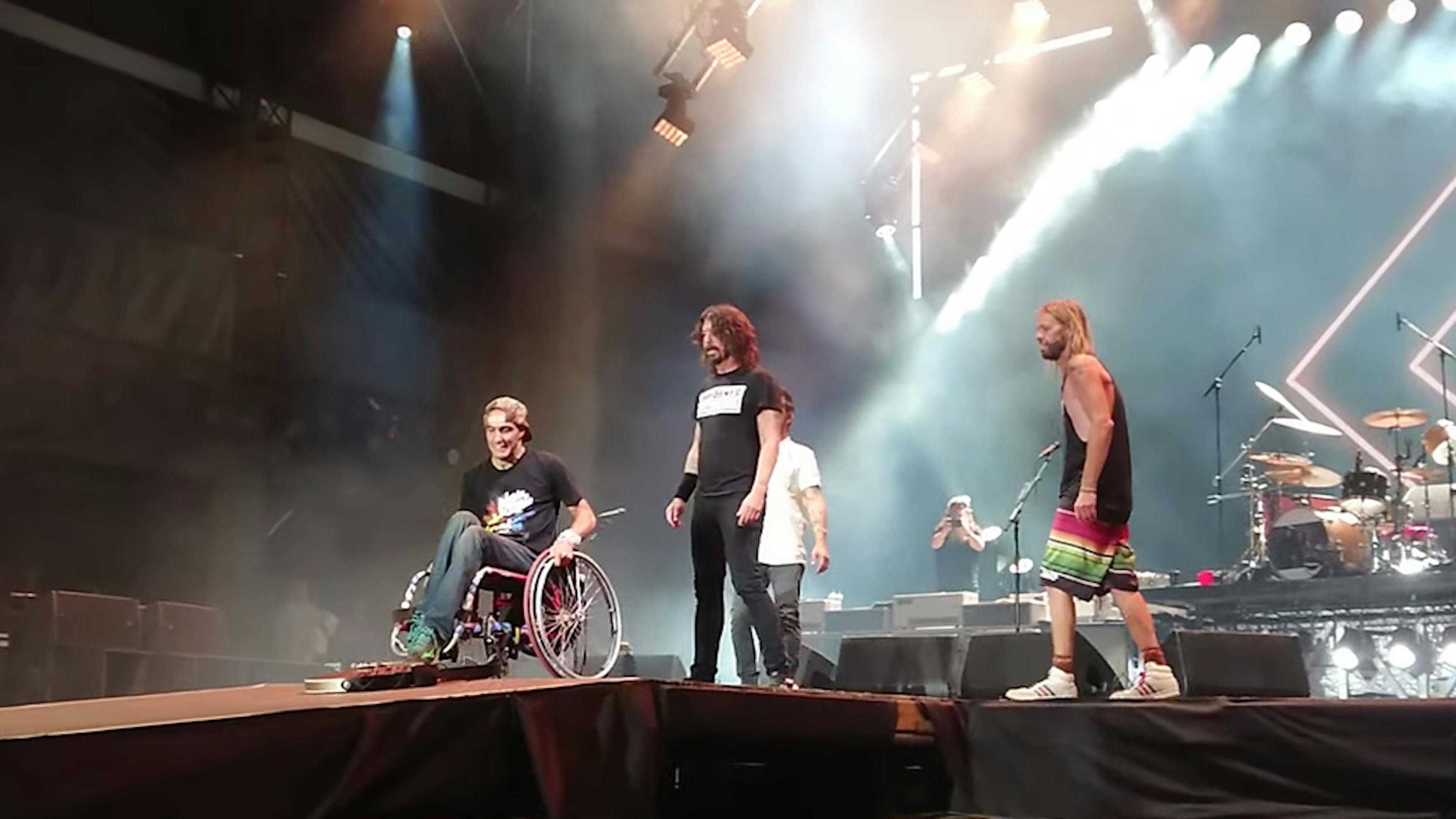 Watch Foo Fighters' Dave Grohl Invite A Fan In A Wheelchair Onstage During Everlong