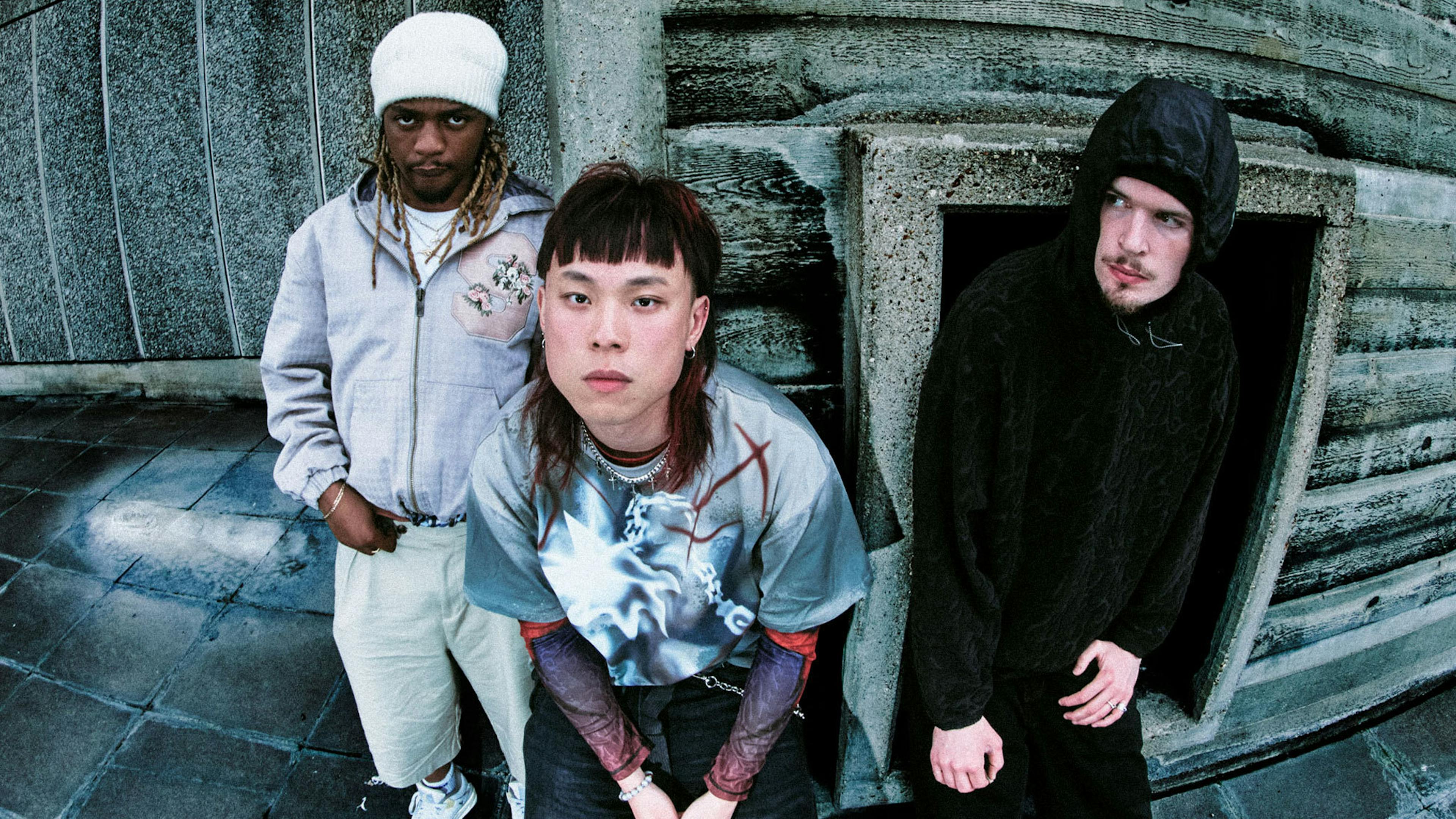 Frozemode release “gritty, in-your-face and heavy” new single, LOOKING AT US