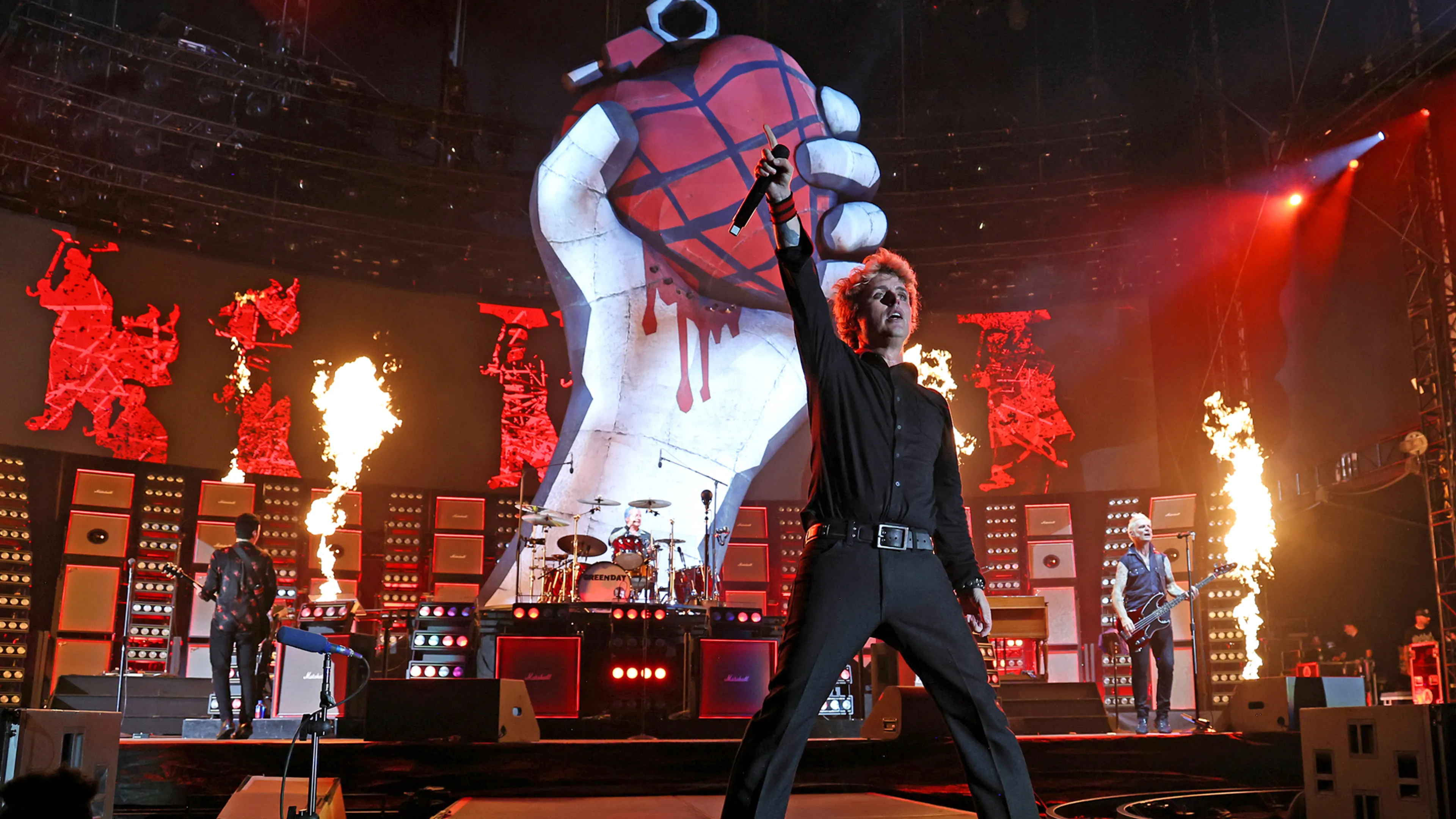Watch Billie Joe Armstrong take a pop at Elon Musk during Green Day's Johannesburg gig last night