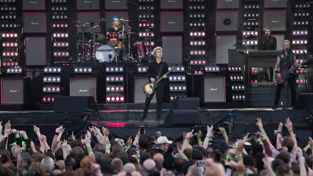 Green Day Manchester live header alternative 2024 credit Greg Schneider