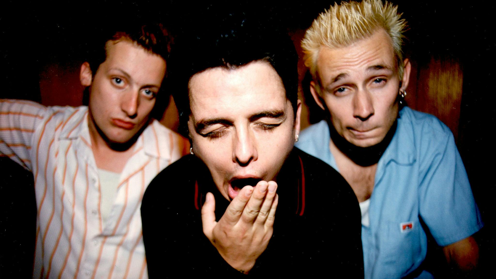 Green Day share live version of Nice Guys Finish Last from 1997