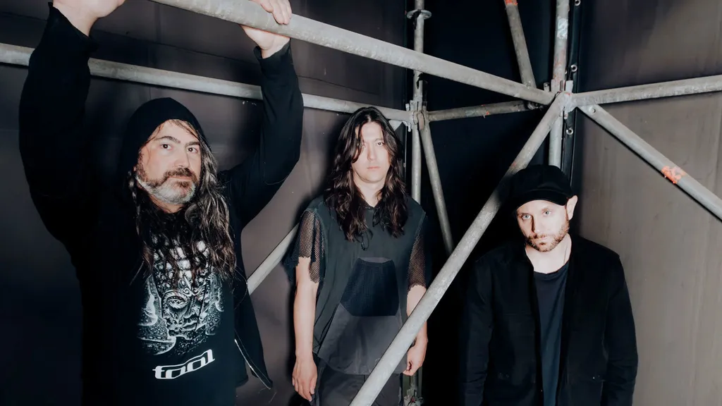 HEALTH 2025 Kerrang cover story alternative header credit Raul Umeres