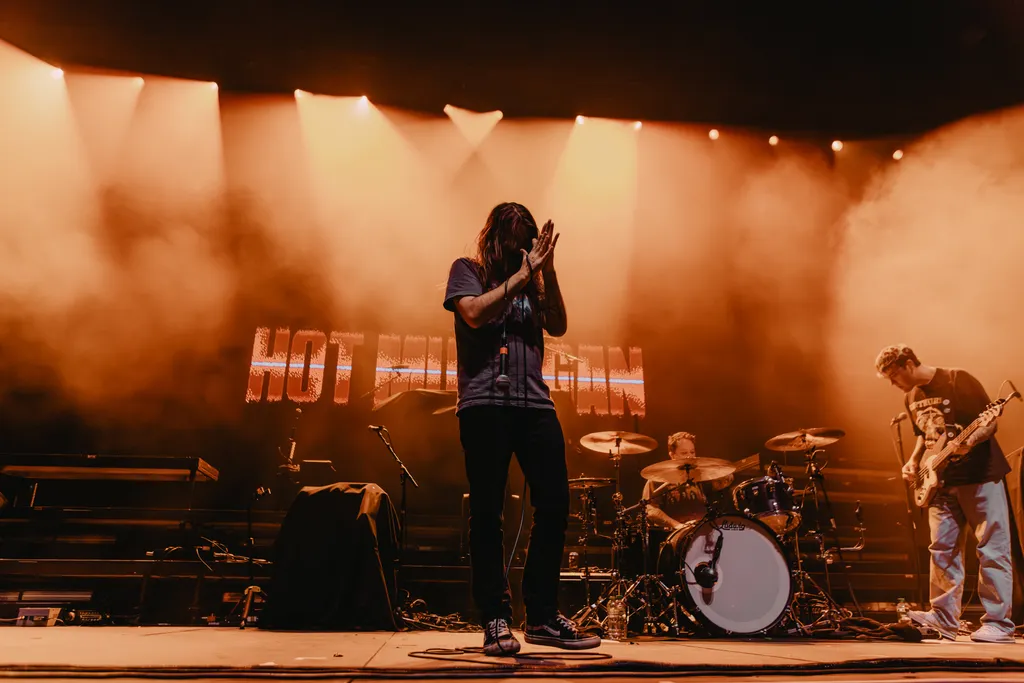 HOT MULLIGAN WEMBLEY NIAMH LOUISE 1